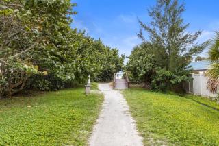Beachside home with pool and beach access - 6