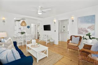 Newport Beach Cottage A - 8