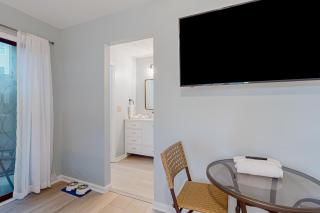 Ev's Escape, 201B - Sunset Beach - 2
