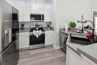 Brand New Disney Themed Oasis 2BR near Parks townhouse - Orlando - 8