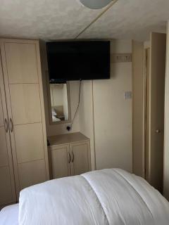S422 Golden Palm 8 Berth Caravan - 3