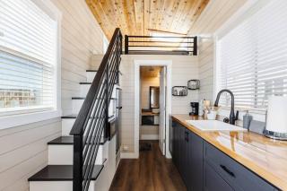 Jasper tiny home with private hottub - Apple Valley - 9