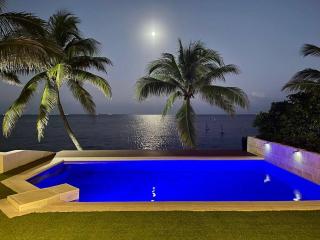 5BR Ocean Front Hotel Zone Luxury House by Solmar Rentals - Cancún - 0