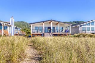 My Beach House - Rockaway Beach - 0
