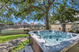 Waterfront Home with Boat Slip, Spacious Outdoor Patio and a Fenced Yard - Horseshoe Bay - 8