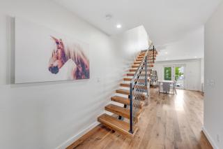 Downtown Delight - 1