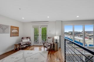 Downtown Delight - 7