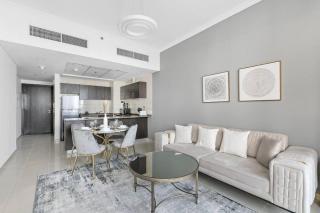 StoneTree - Furnished 1 BR in Bay Central - Dubai - 1