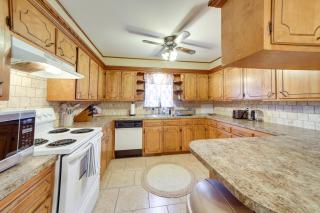Pet-Friendly Bixby Getaway with Deck! - - 2