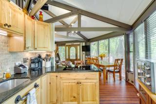 Jasper Hideaway with Spacious Deck and Community Pool - Jasper - 4