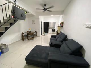 Pagoh Town Homestay - Pagoh - 0