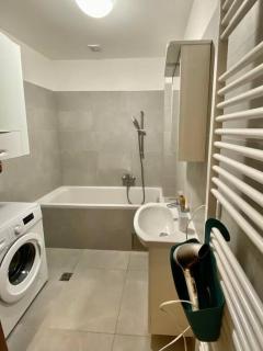 Spacious 2BR apartment 6min from Prague Castle! - Prag - 8