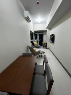 1 br Uptown BGC condo with balcony - 6