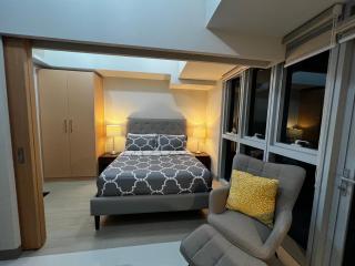 1 br Uptown BGC condo with balcony - Manila - 9