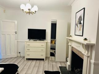 Lovely 4 Bedroom House with 2 Bathroom, Garden and Private Parking - Thornton Heath - 4