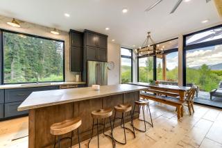 Modern Turnerville Cabin with Hot Tub and Scenic Views - Thayne - 4