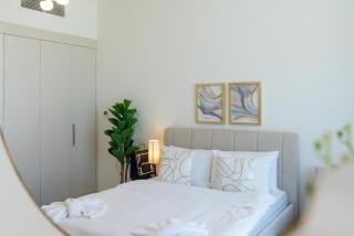 Elegant Studio at Damac Hills Carson B - Dubai - 5