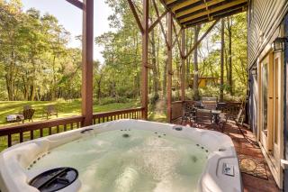 Charming Long Pond Getaway with Community Perks - 8