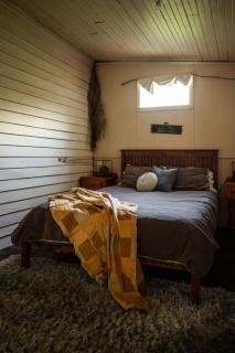 Cosy Farmstay: Green Cabin at Whispering Woods - 2