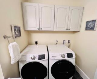 Historic Corner Apartment with patio & off street parking - Portland - 7