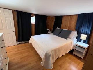 Historic Corner Apartment with patio & off street parking - Portland - 3