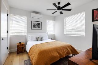 5 Min to UT, Congress - Modern Home in DT East ATX - Austin - 9