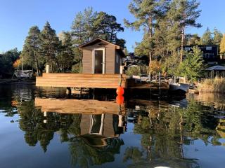 Beach house! Sauna pier & boat, near City - Gustavsvik - 0