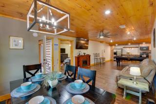 Expansive Mtn-View Ellijay Cabin Private Hot Tub - 3