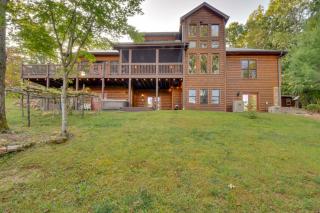 Expansive Mtn-View Ellijay Cabin Private Hot Tub - 9