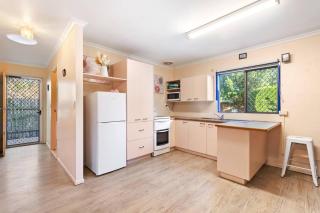 Relaxed Urangan Living at the Poolside Bungalow - 4