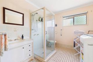 Relaxed Urangan Living at the Poolside Bungalow - 5