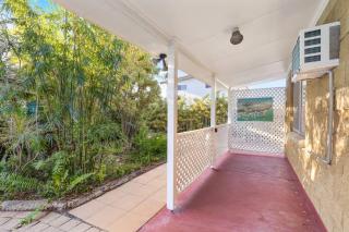 Relaxed Urangan Living at the Poolside Bungalow - 8