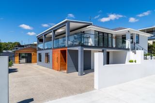 Beach Walk on Alfred - 9