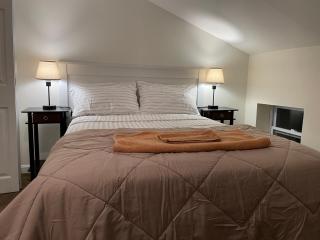 Downtown Private Room - Close to M&T, Orioles, Topgolf, Horseshoe Casino - Baltimore - 2