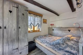Romantic Haven with Hot Tub - Happy Rentals - 2
