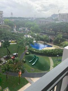 Stylish 2 Bedroom Condo Near BGC and Airport with Fast WiFi - 3