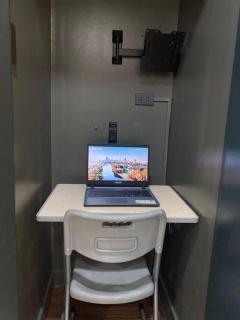 Stylish 2 Bedroom Condo Near BGC and Airport with Fast WiFi - 7