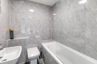 Business / Travelling / Relocate / Contractor Stay - Brentwood - 2