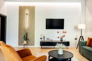 The Middle House - 9