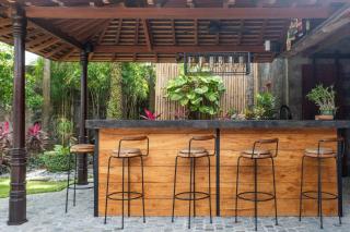 Luxury 5BR Retreat with Private Bar & Pool Near Canggu - Kerobokan - 8