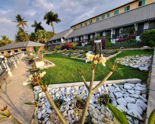Rusty Rock Beach Resort & Spa - 1