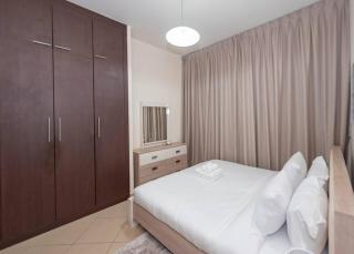 StoneTree - Cozy 1BR with Lake View - Dubai - 4