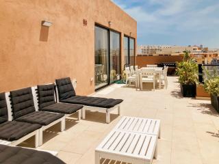 XL Terrace Penthouse BBQ 200m From The Sea and Square - St Paul's Bay - 4