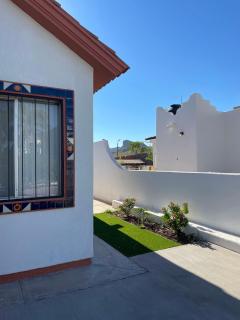 House with enclosed yard- 1km to the beach- big garden - 9