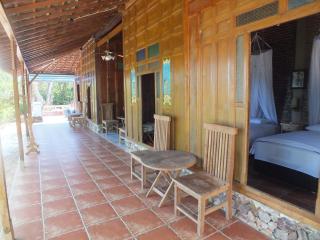 Cocohuts Hotel - 4