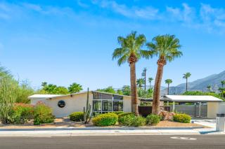 Modern Alexander Pool Home Permit# 3961 - Palm Springs - 9