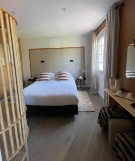 LES 15 CHENES Chambres d hôtes, parc arboré de 5000 m2 à 20KM du PUYDUFOU Une suite familiale et 3 chambres doubles - 3