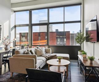 Large 3BR Apts & Studios, Gym, Game Room - Philadelphia - 4