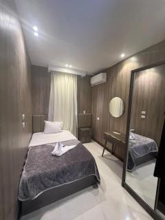 Rotana Palace Suites - 4