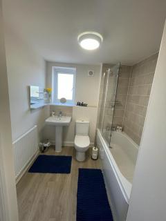 Spacious Apartment in Brooklands - Milton Keynes - 6